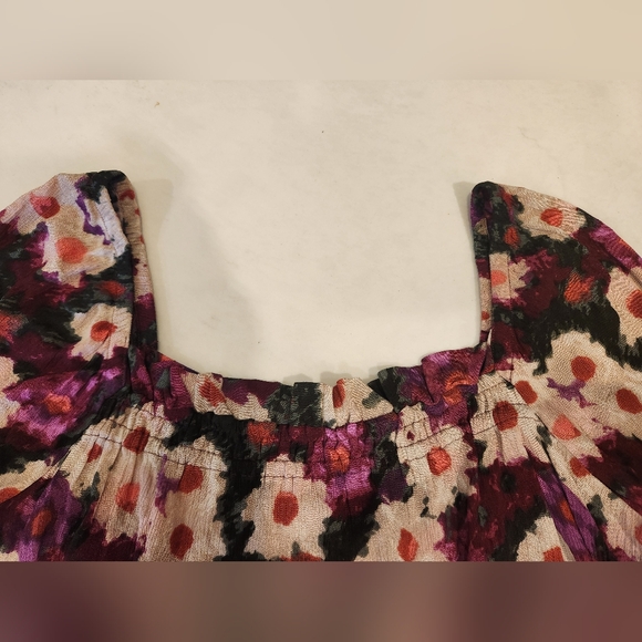 Woman's loose flowing top - Picture 2 of 4